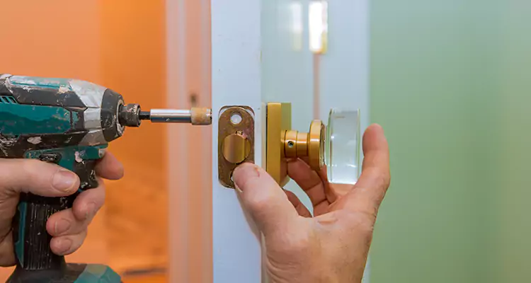 Broken Door Knob Fix in West Pensacola, FL
